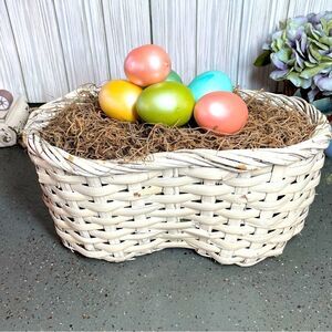 12” Basket! White, Infinity Shape No Handle Prefilled with Moss EPC